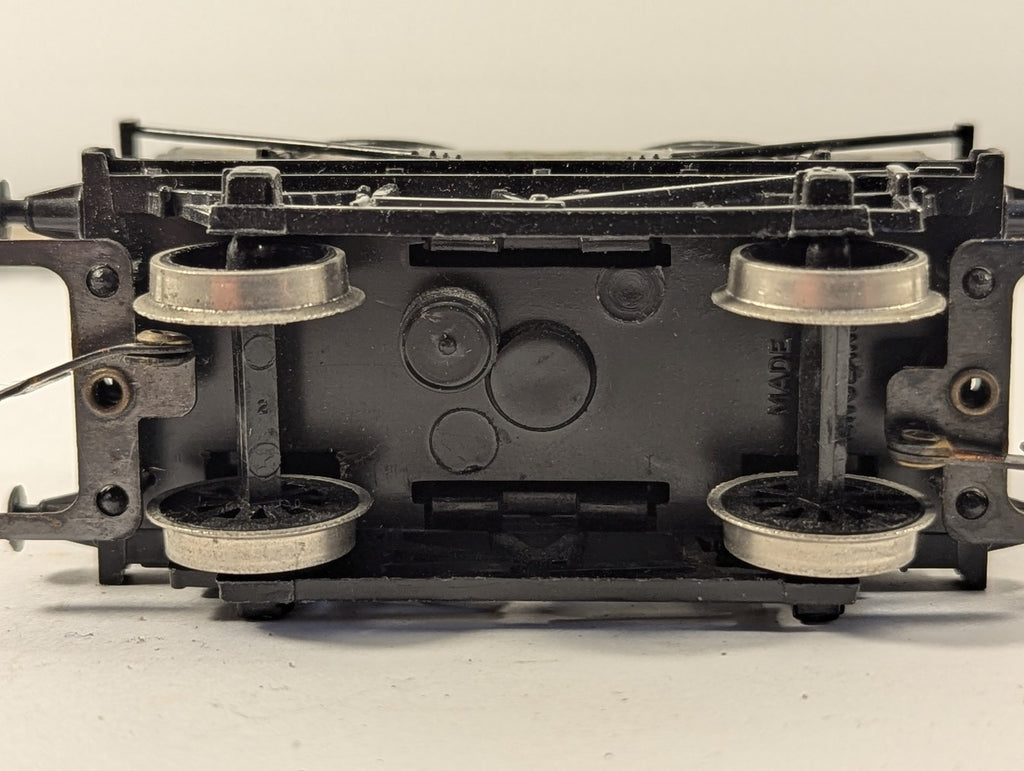 Tri-ang OO Gauge Shell Lubricating Oil Tank Wagon Goods Wagon Silver R.127