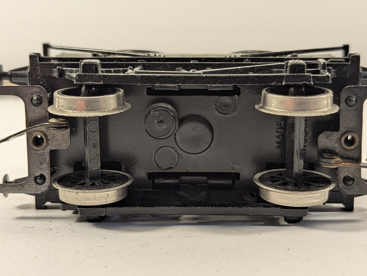 Tri-ang OO Gauge Shell Lubricating Oil Tank Wagon Goods Wagon Silver R.127