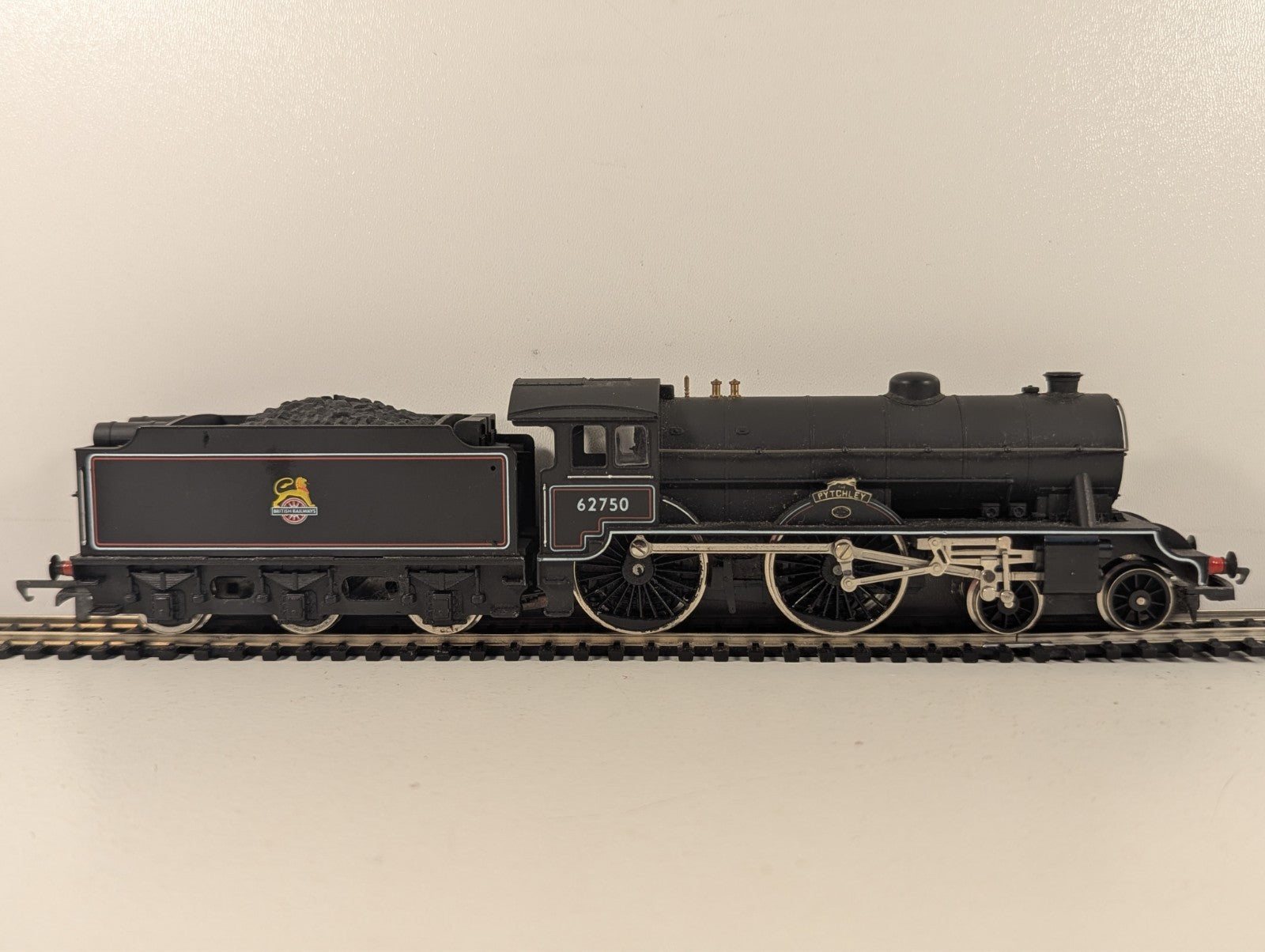 Hornby R860 OO Gauge D49/2 Hunt Class "Pytchley" Steam Locomotive
