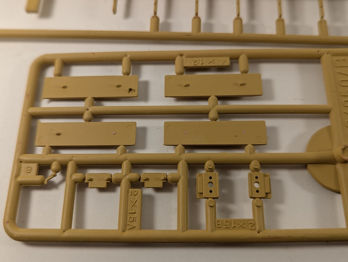 Walthers HO Gauge 89' F89F TOFC Flat TTX-Triple 28 with Western Pacific Trailers