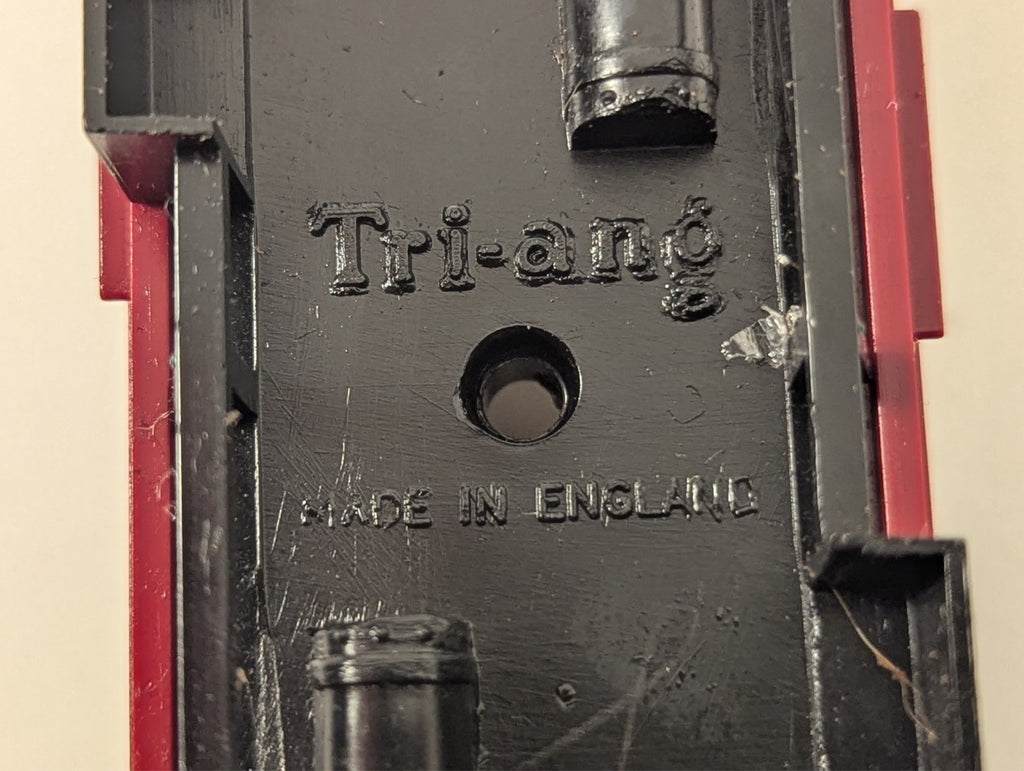 Tri-ang R29 OO Gauge Maroon & Cream Composite Brake Coach