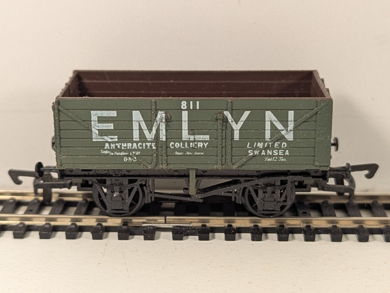 Dapol B170 OO Gauge Emlyn Anthracite Colliery 7 Plank Wagon