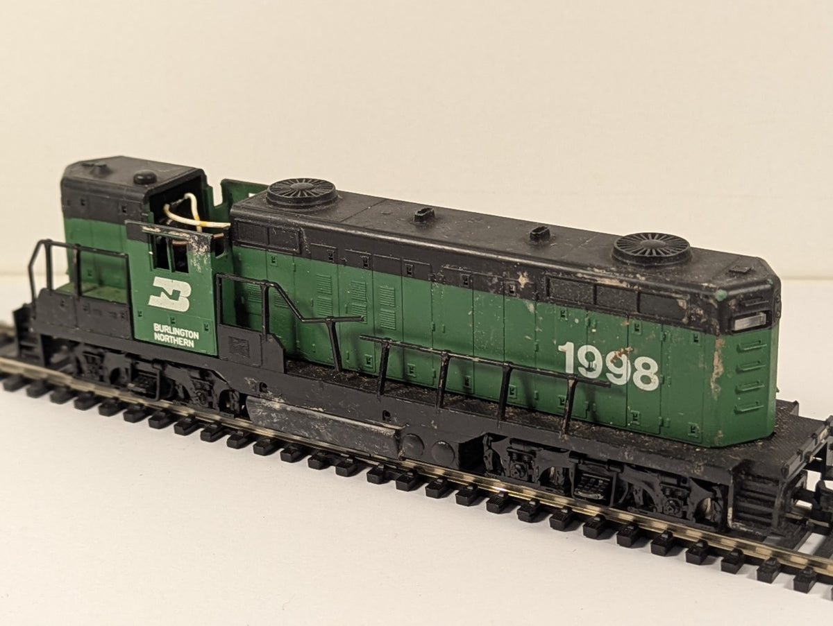 Atlas OO Gauge Burlington Northern SD-9 Diesel (Missing Roof) – Spares/Repair