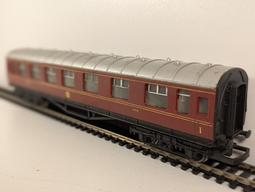 Hornby OO Gauge LMS 1st Class Composite Coach