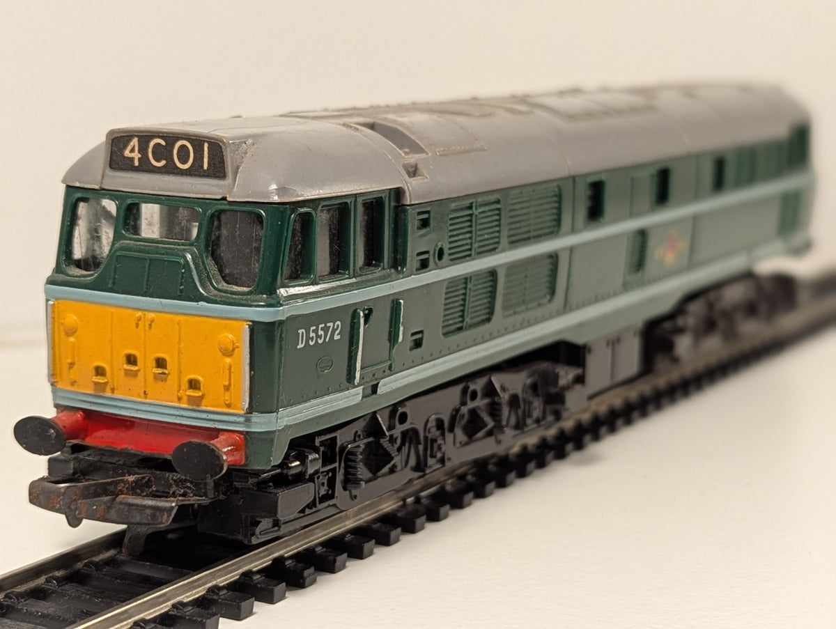 Tri-ang OO Gauge R357 Class 31 D5572 BR Green Diesel Locomotive