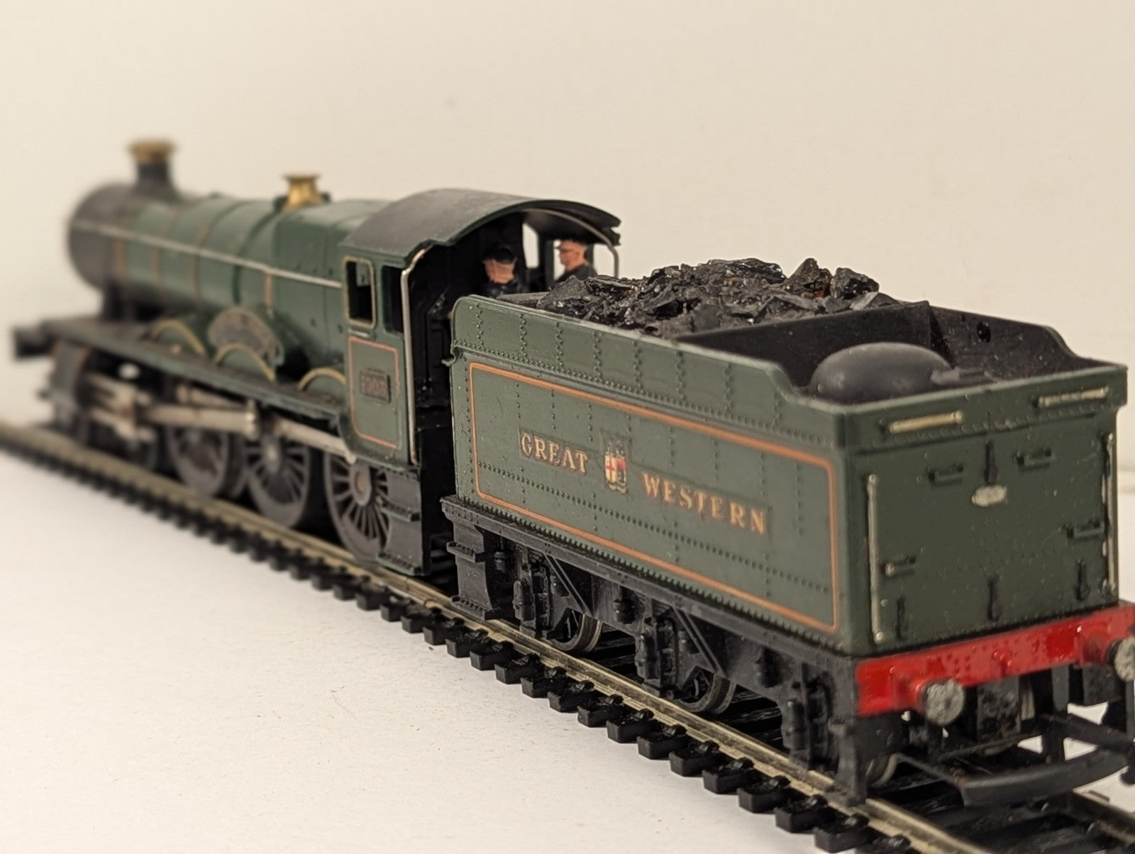 Tri-ang OO Gauge Class 4900 Hall Class 'Astley Hall' Locomotive 490