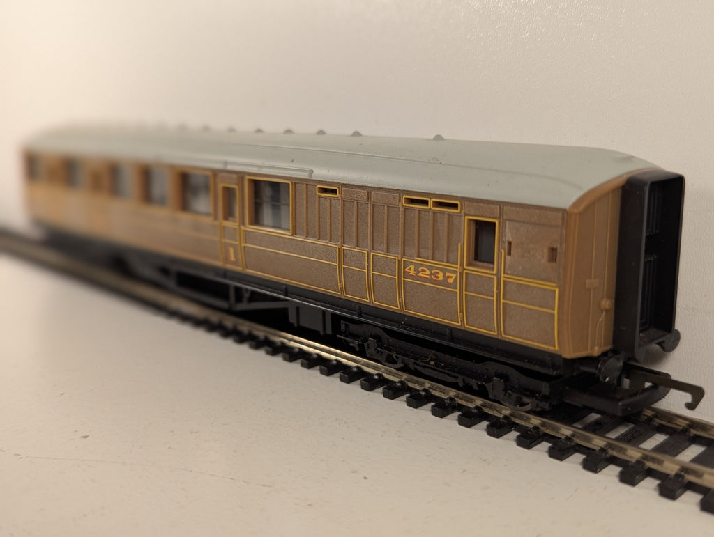 Hornby OO Gauge LNER Teak Composite Coach Coaches 4237