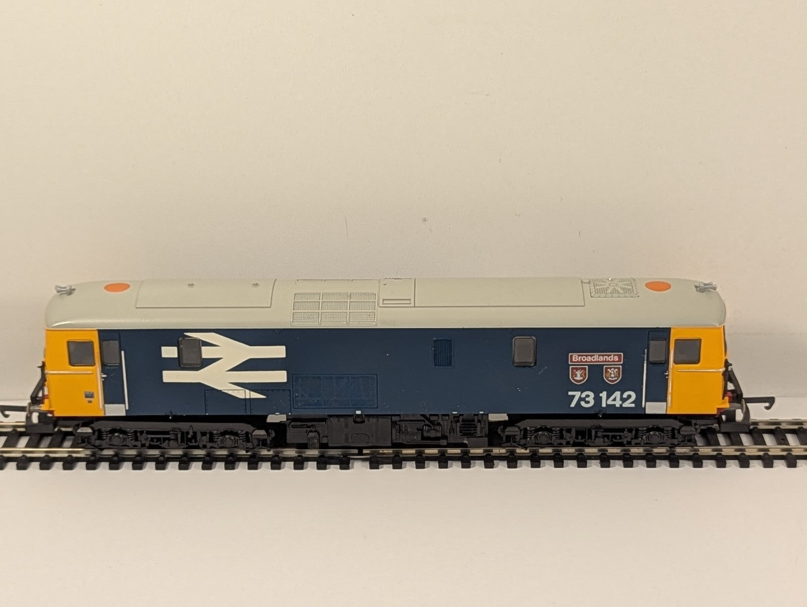 Lima OO Gauge Class 73 73142 'Broadlands' Locomotive BR Large Logo