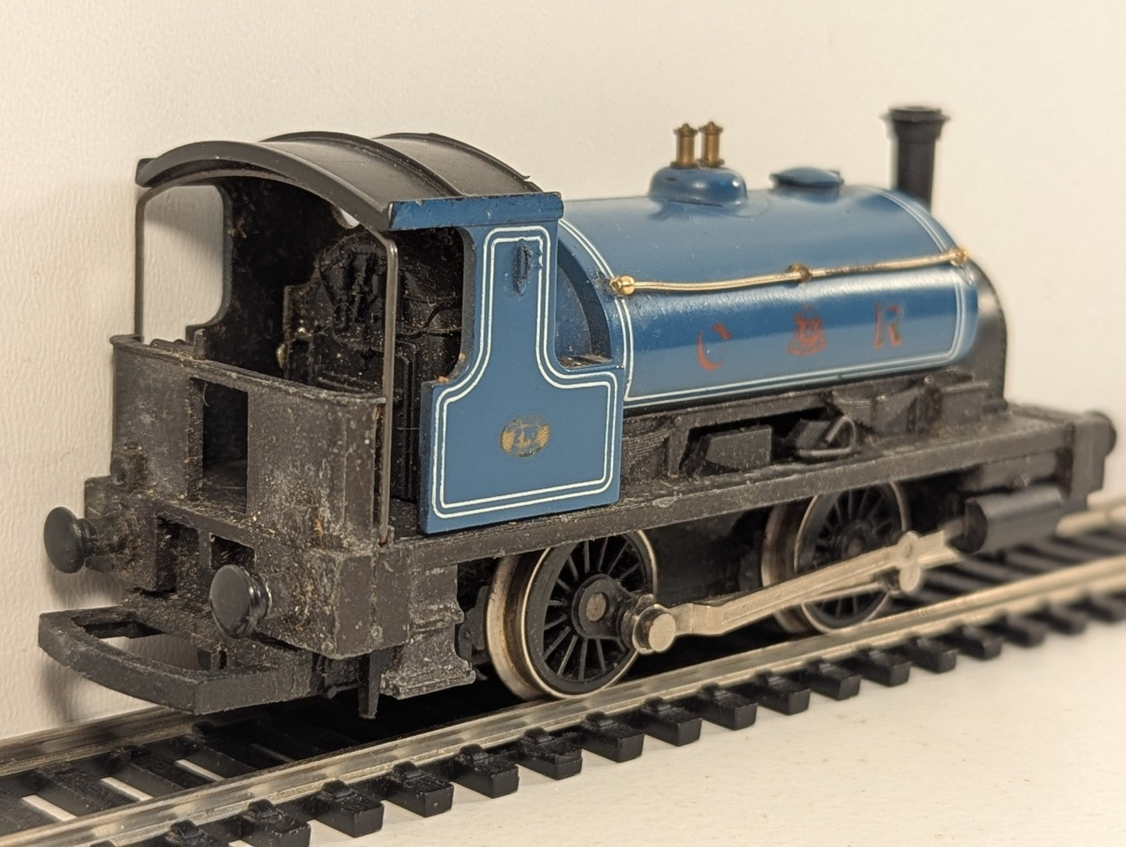 Hornby R057 OO Gauge Caledonian Railway 0F Pug Poor Runner