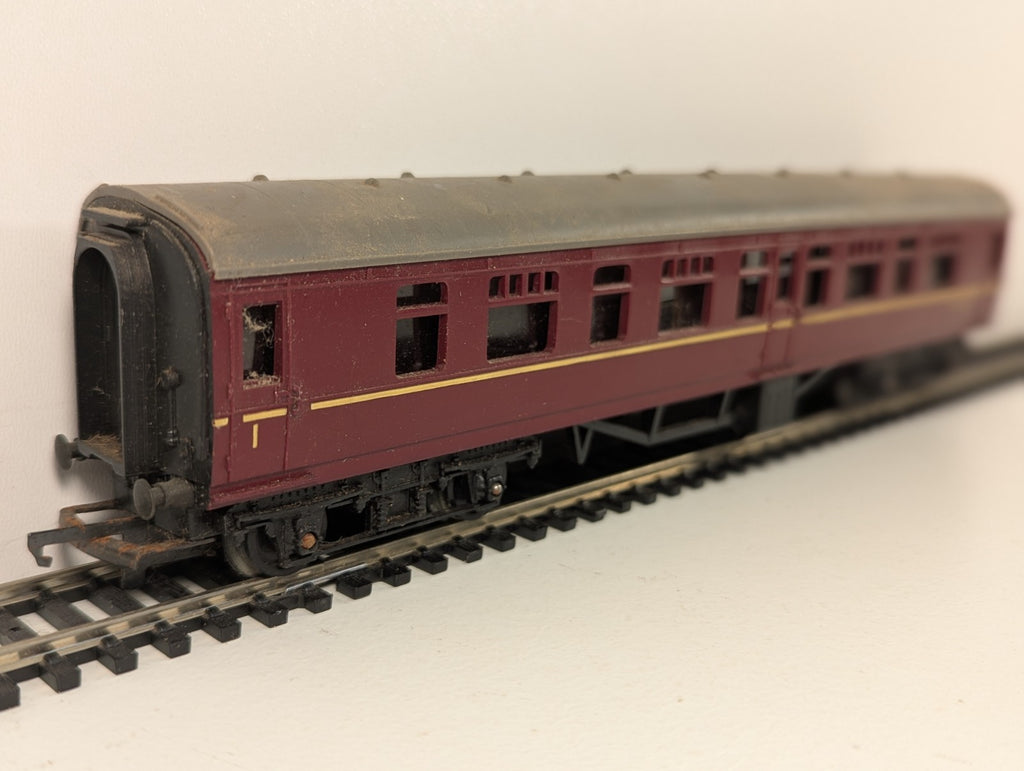 Tri-ang OO Gauge BR Mk1 Composite Coach