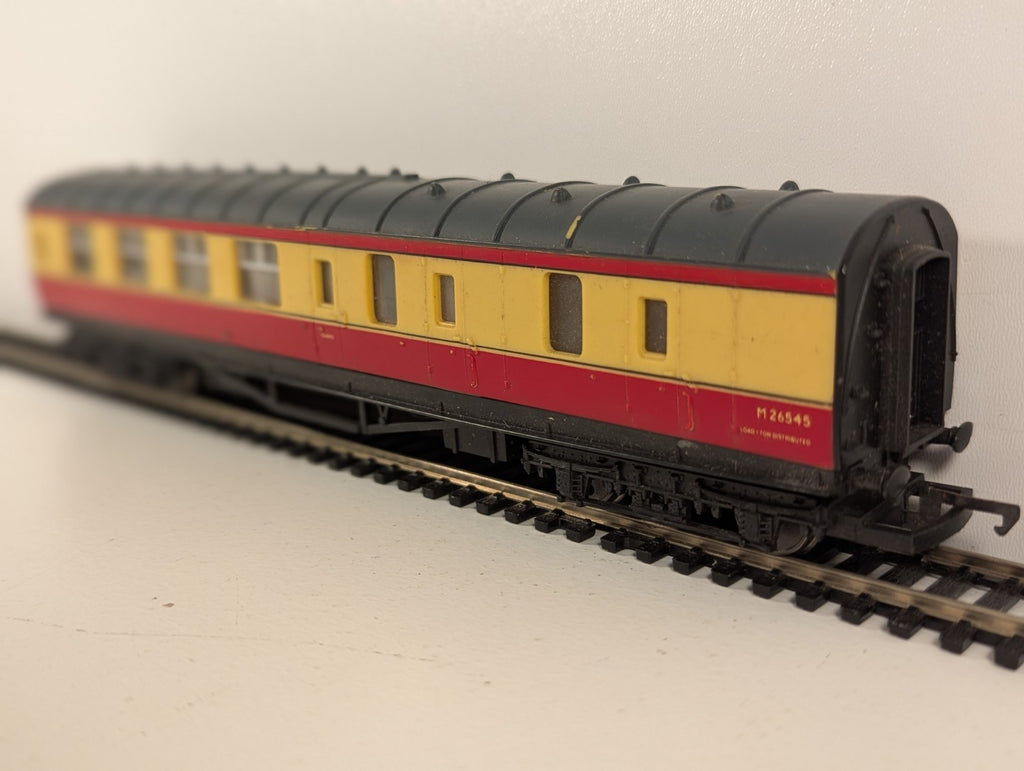 Hornby OO Gauge BR Stanier Brake Coach Red Cream