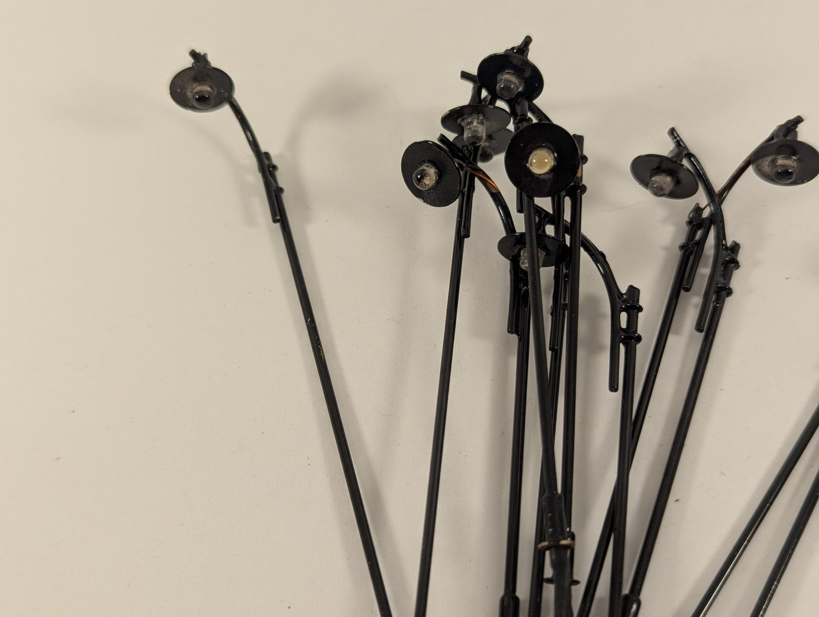 OO Gauge Swan Neck Lamp Posts Street Lamps Black