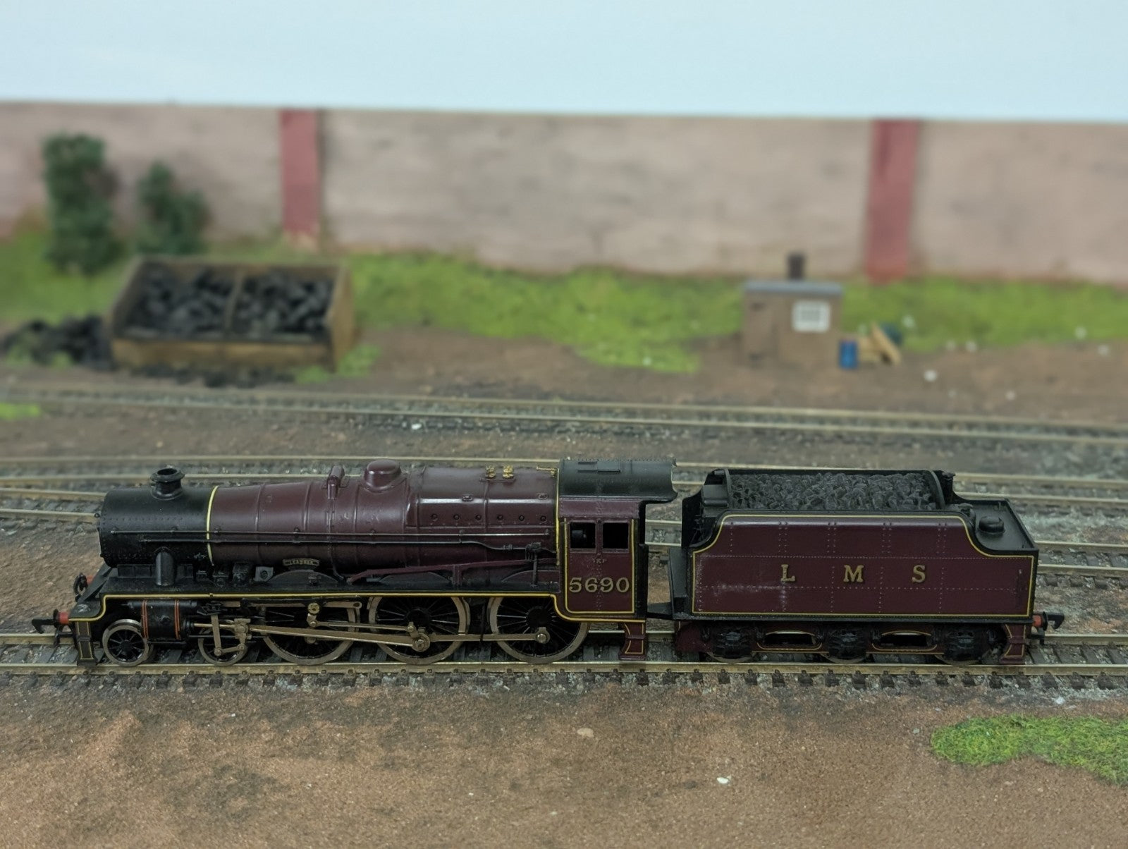 Mainline 37061 Jubilee Class 5XP 4-6-0 5690 Leander LMS Maroon