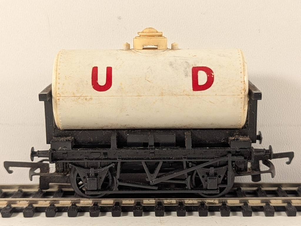 Tri-ang OO Gauge United Dairies Milk Tank Wagon Goods Wagon R125