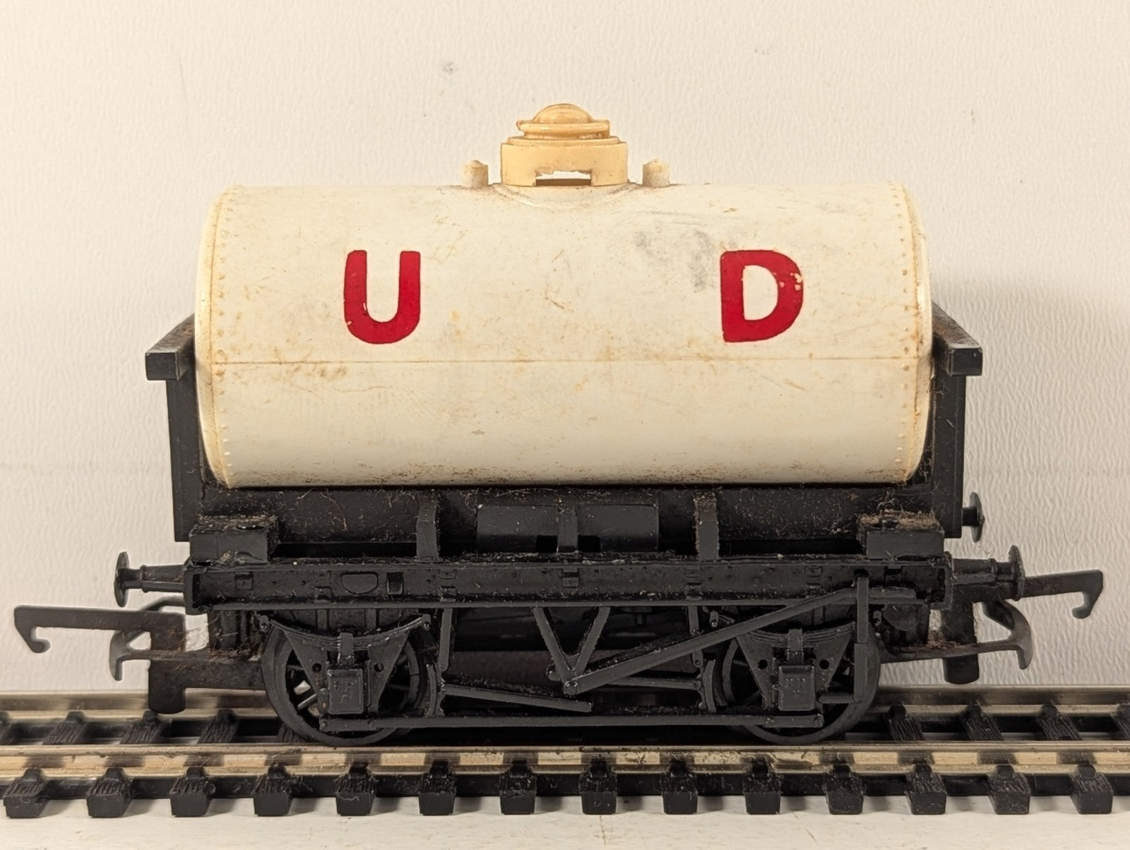 Tri-ang OO Gauge United Dairies Milk Tank Wagon Goods Wagon R125