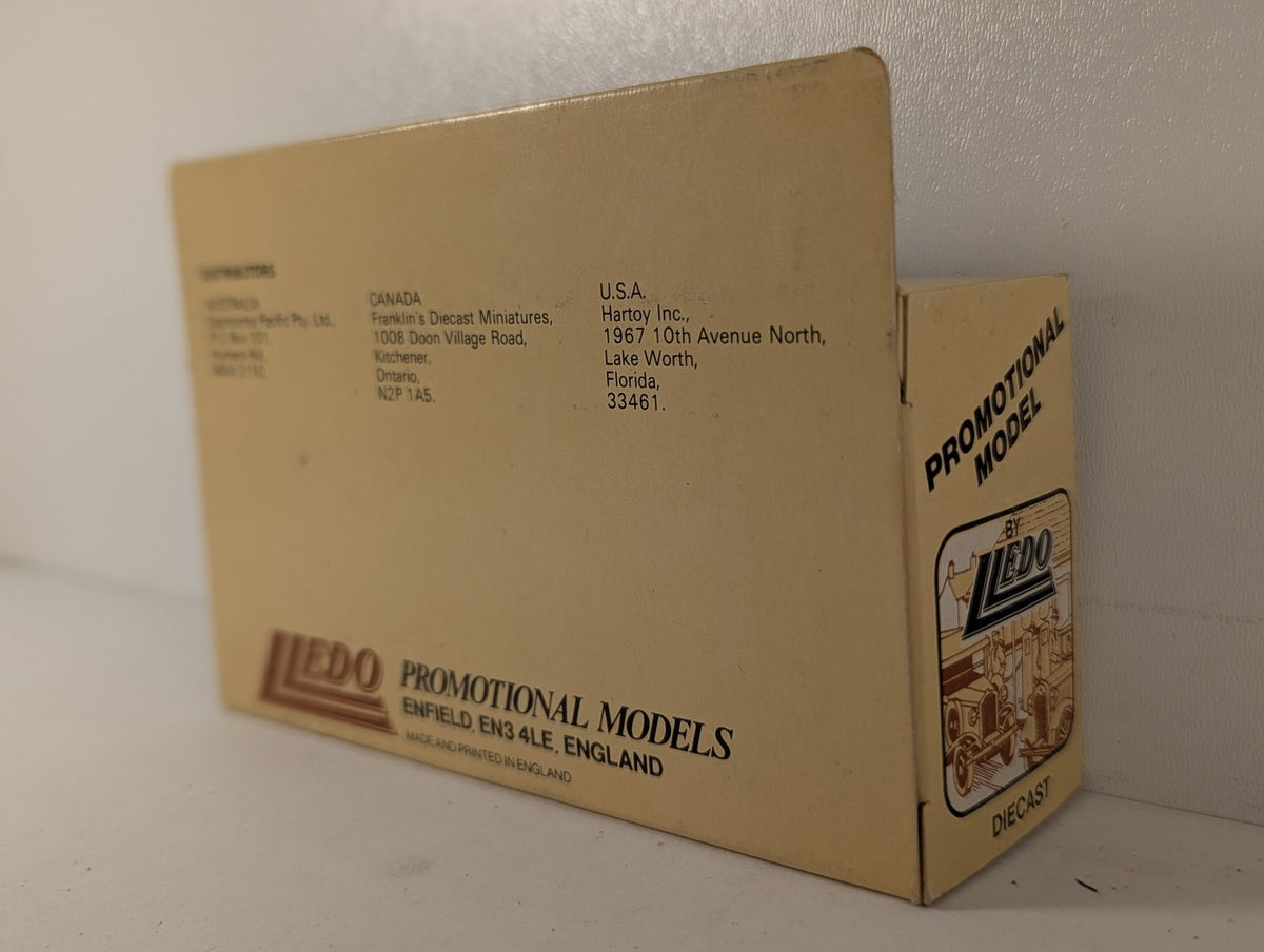 Lledo AEC Regal Coach Diecast Bus Red/Cream - Happy Days Austin's