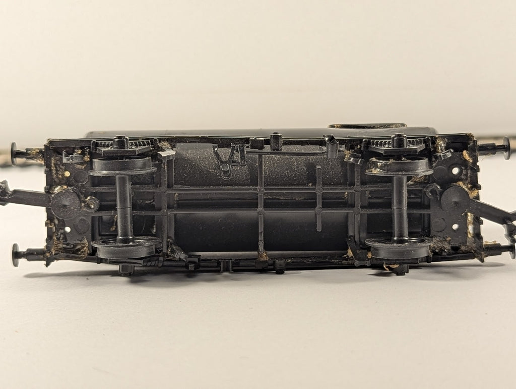Hornby OO Gauge 4-Wheel Tank Wagon Goods Wagon Black
