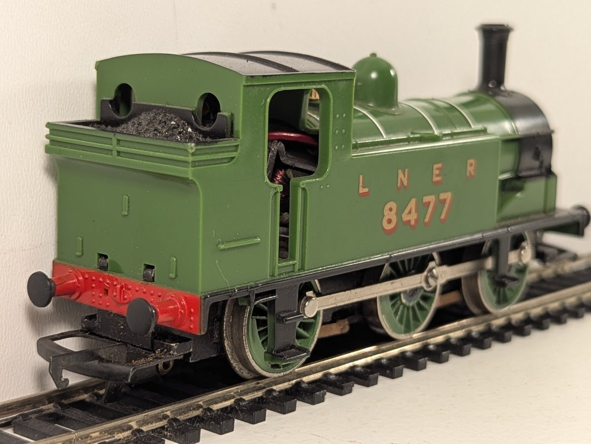 Hornby OO Gauge LNER Class J83 0-6-0T Locomotive 8477 LNER Green