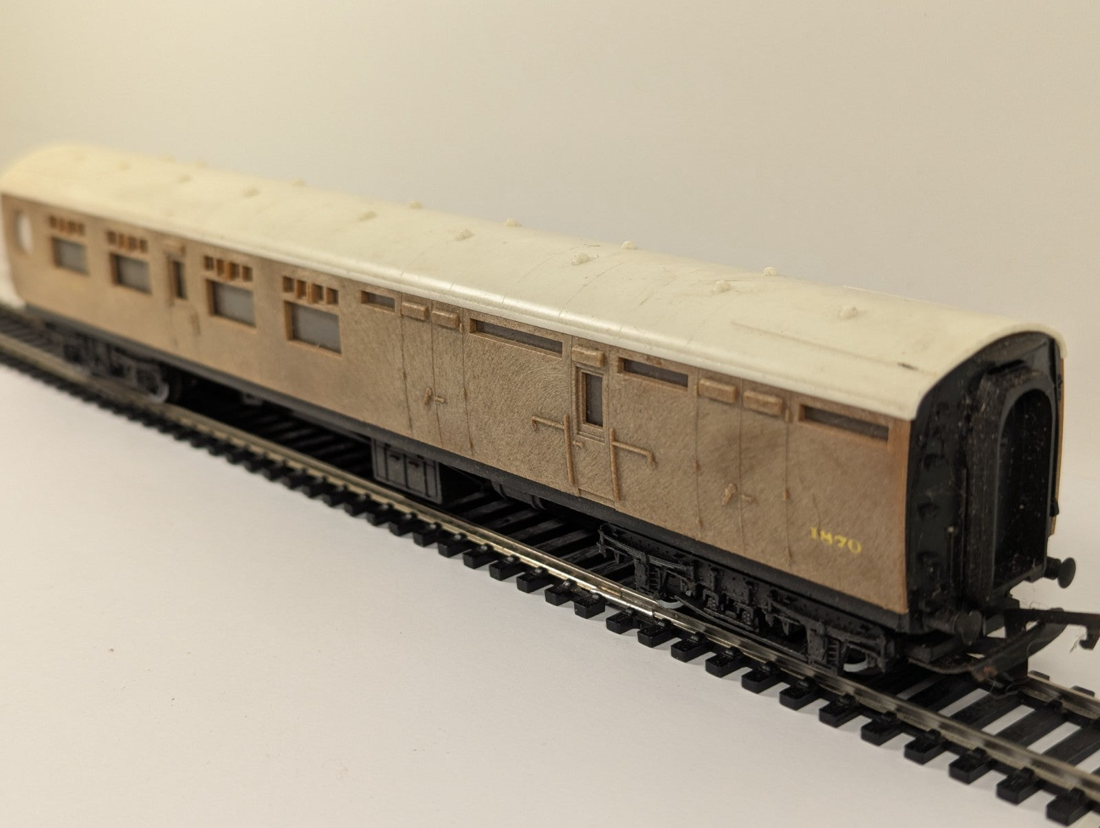 Hornby OO Gauge LNER Teak Brake 3rd Class Coach