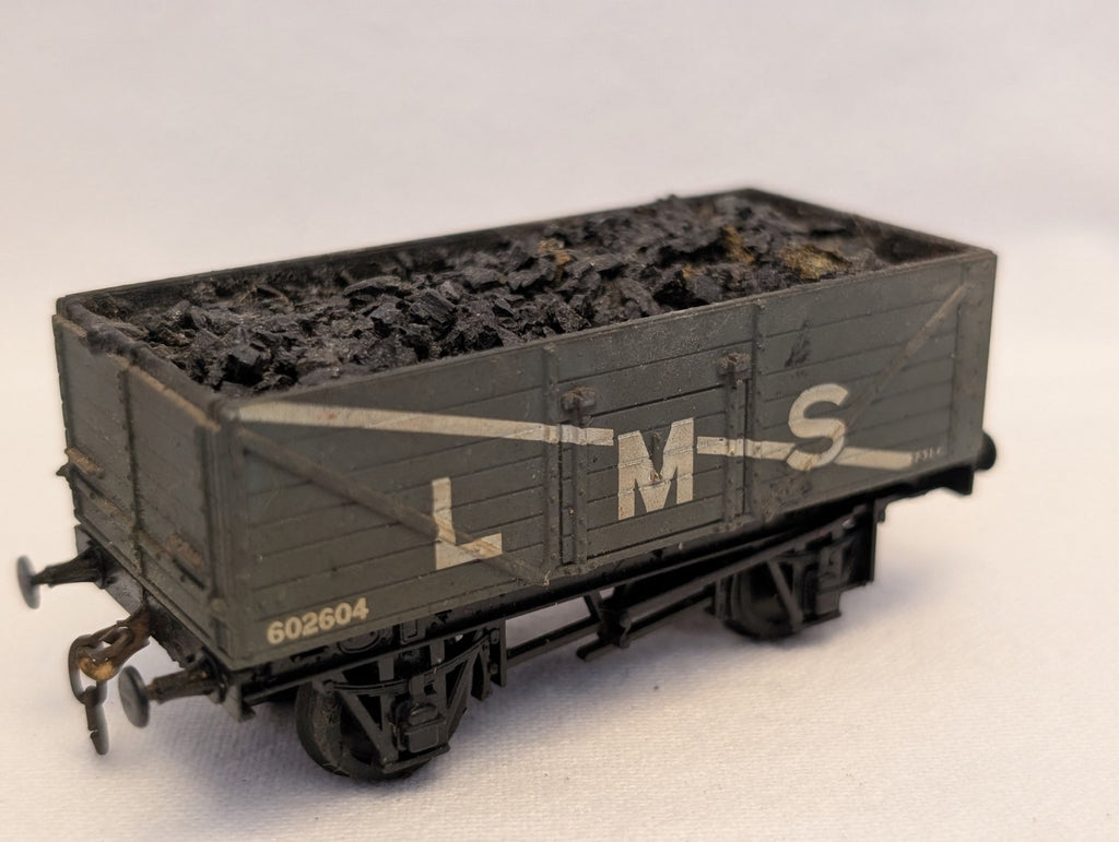 Airfix 602604 OO Gauge LMS 7-Plank Open Wagon - Chain Couplings