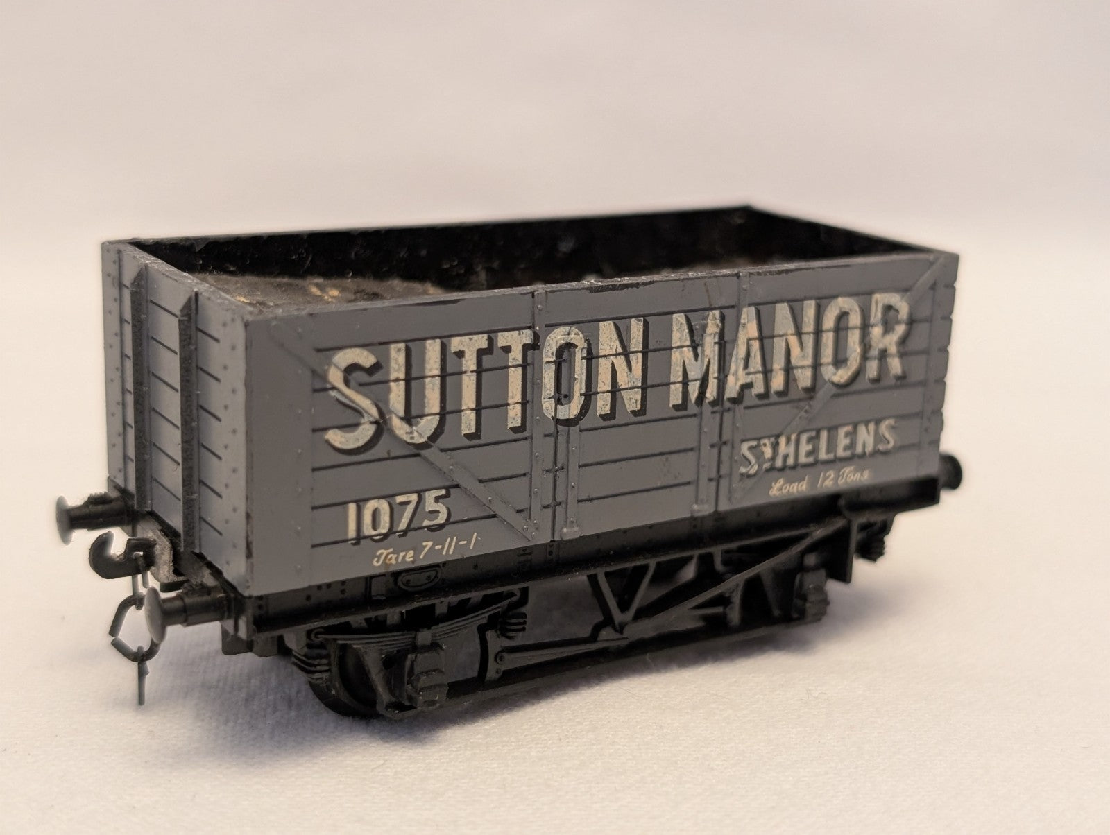 Trix OO Gauge 7-Plank Open Wagon Goods Wagon 1075 Sutton Manor
