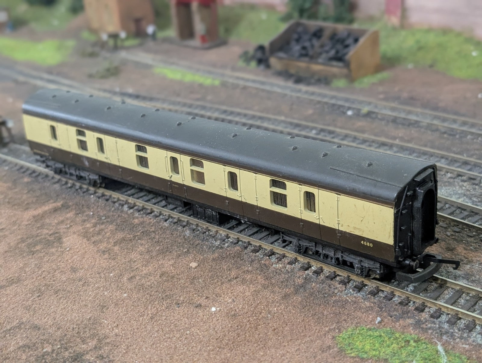 Lima L305345 Mk 1 BG Full Brake in BR chocolate & cream