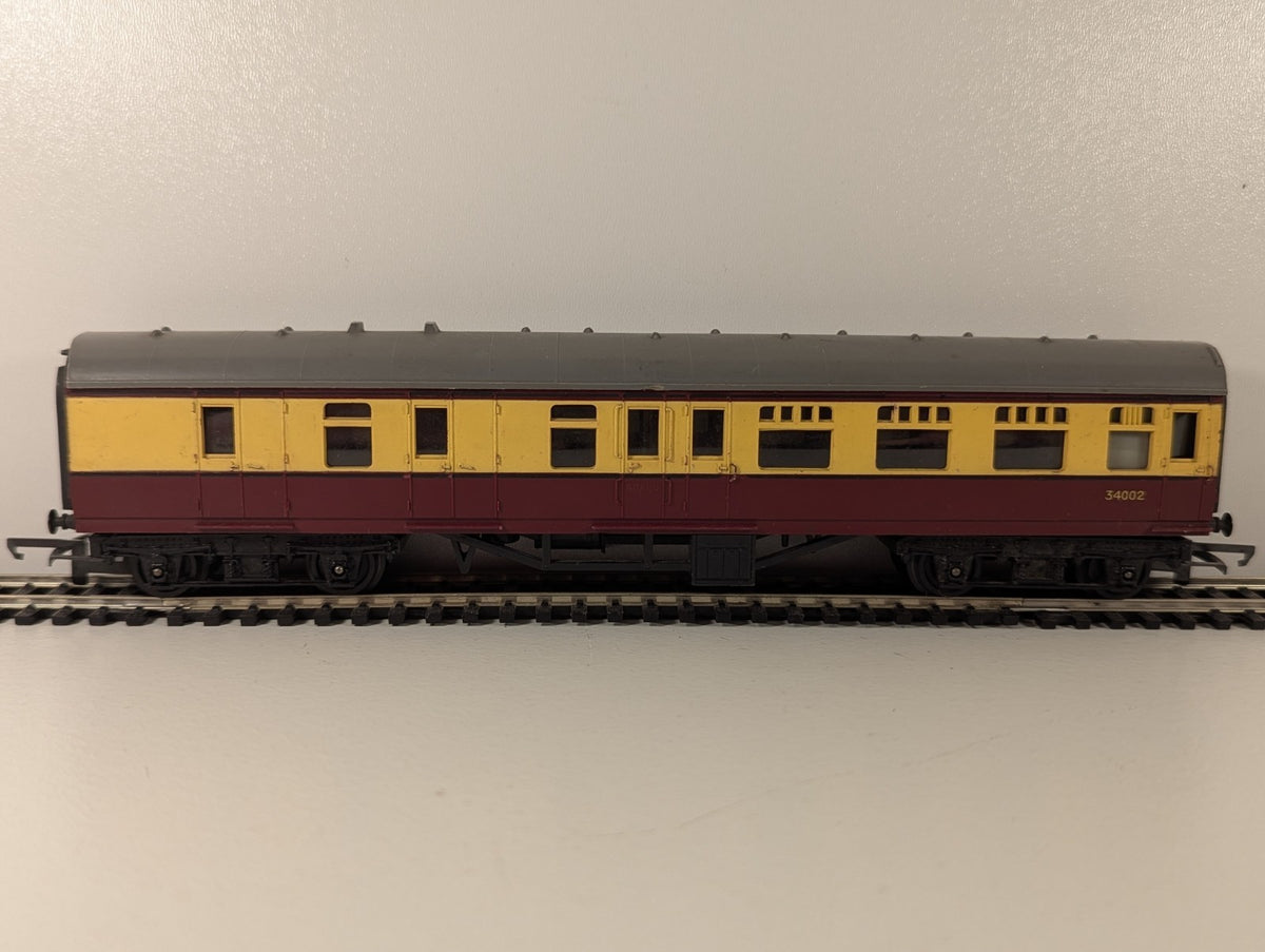Tri-ang R28 OO BR Main Line Brake Coach Blood & Custard