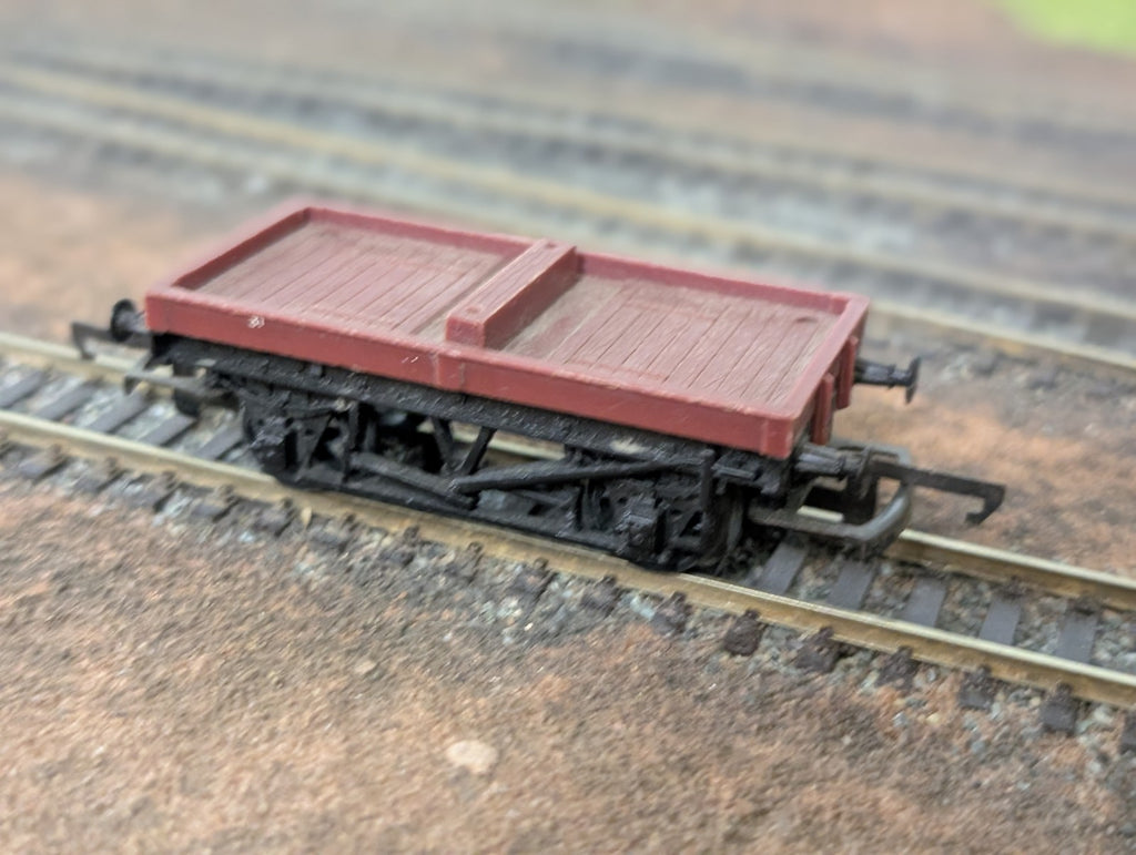 Triang R017 (R17) Bolster Wagon B913011 Red/Brown