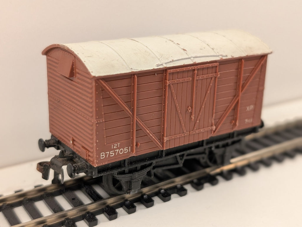 Hornby Dublo OO Gauge Ventilated Van – Wagon No. B757051