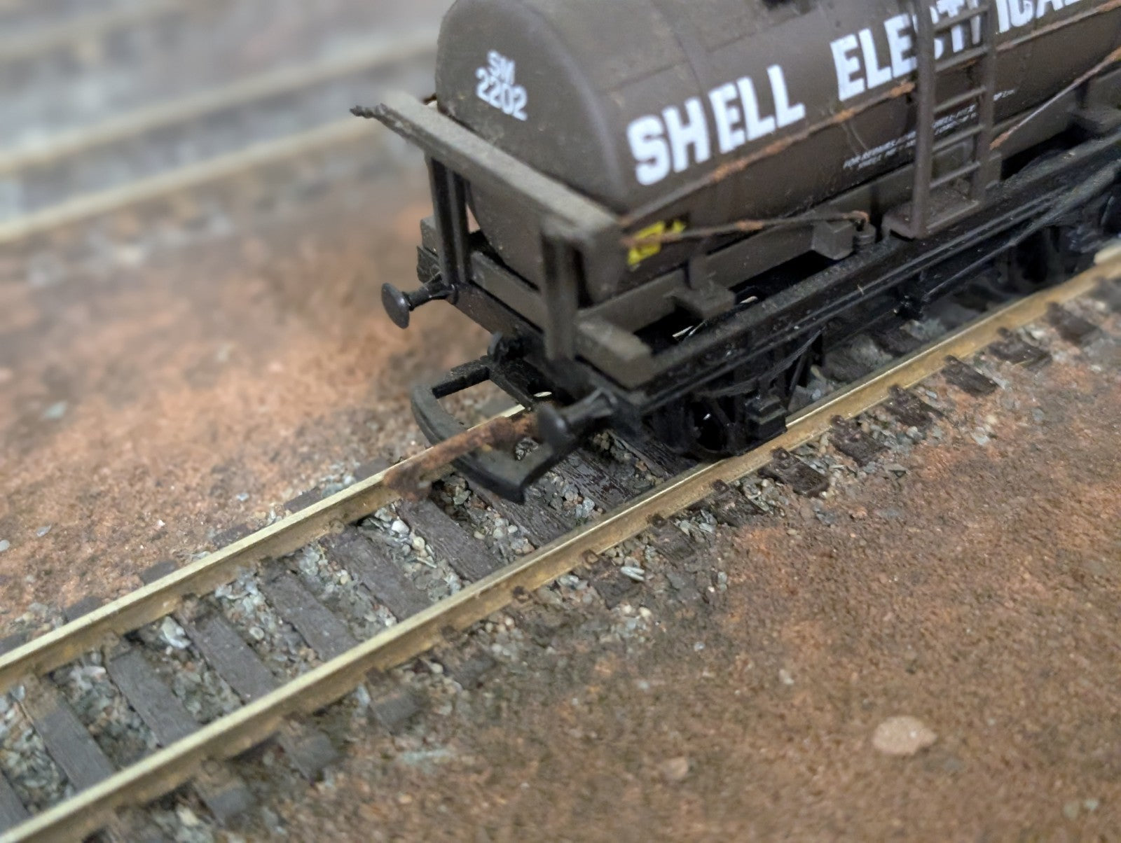 Dapol B86 14 ton tank wagon "Shell Electrical Oils OO Gauge