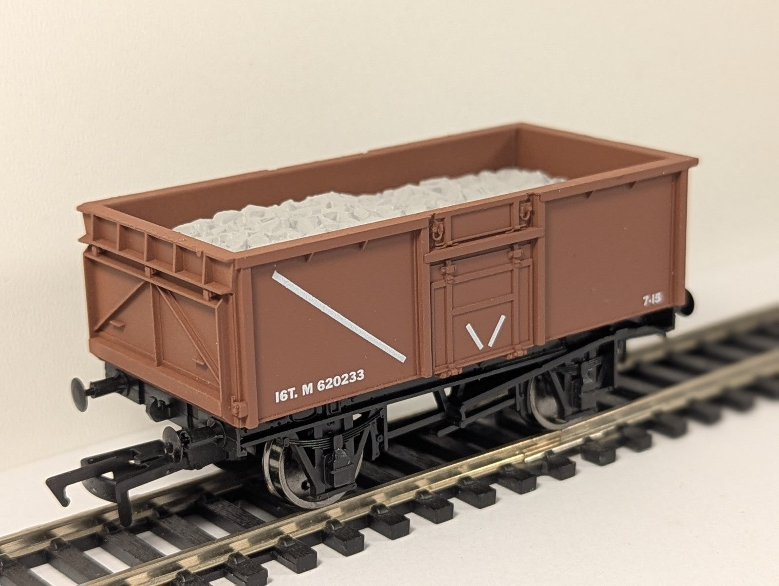 Dapol 4F-030-104 OO Gauge 16T Steel Mineral Wagon BR Bauxite