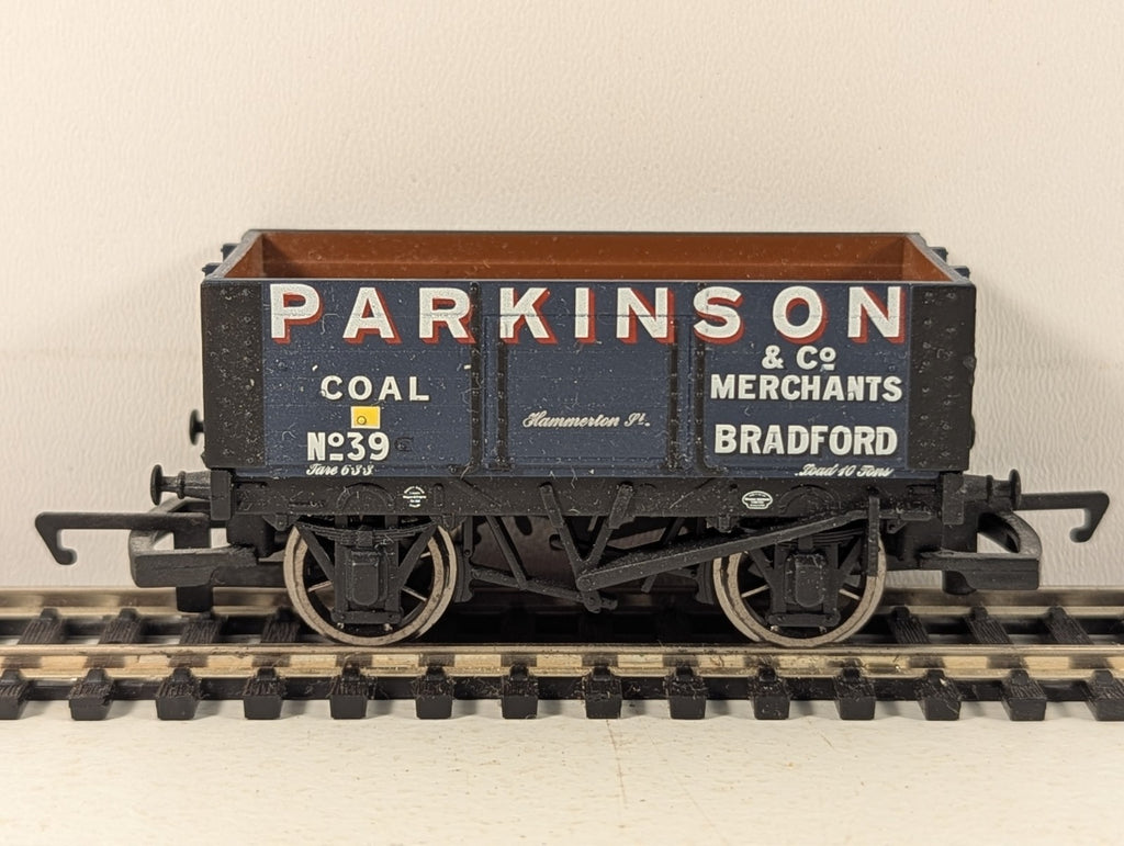 Hornby OO Gauge 7 Plank Open Wagon Parkinson Goods Wagon 39 Parkins