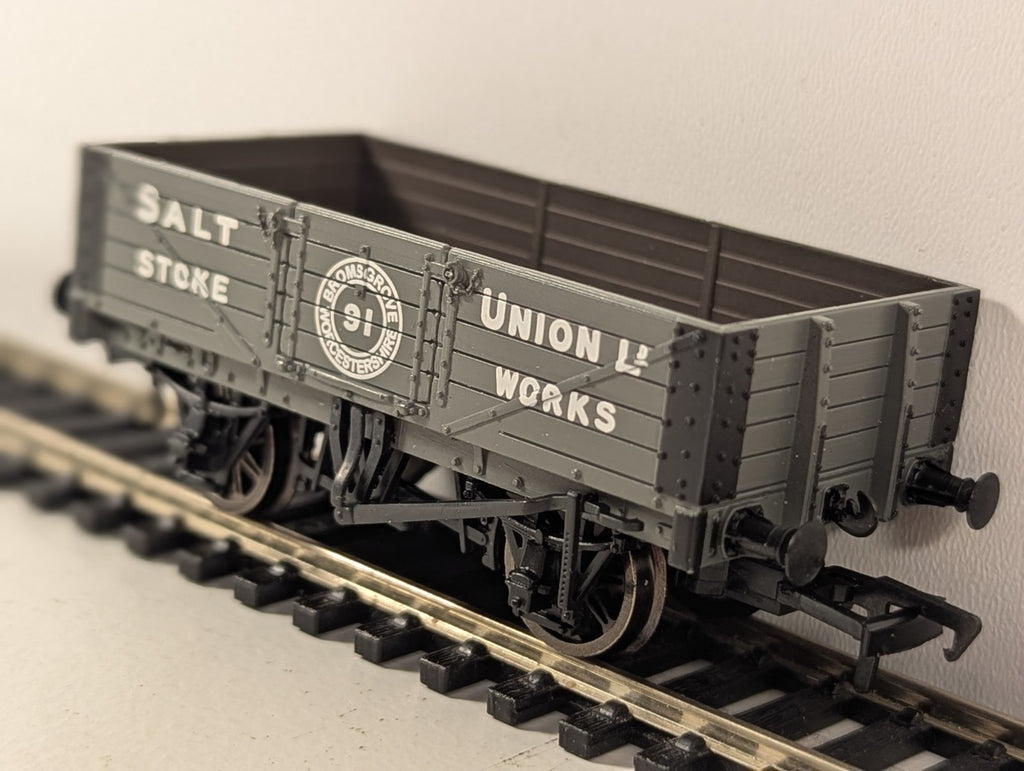 Bachmann Branchline 37-062 OO Gauge 5 Plank Wagon Salt Union Ltd