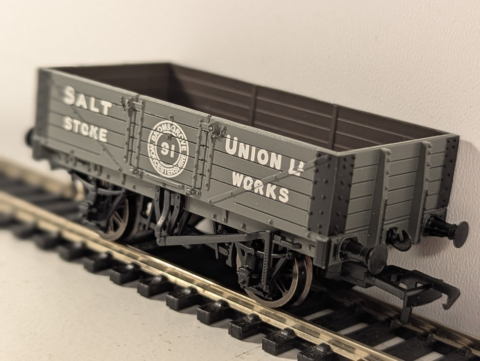 Bachmann Branchline 37-062 OO Gauge 5 Plank Wagon Salt Union Ltd