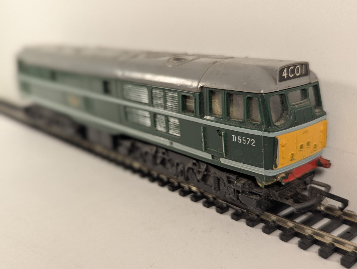 Tri-ang OO Gauge Class 31 Diesel Locomotive D5572 BR Green R.357