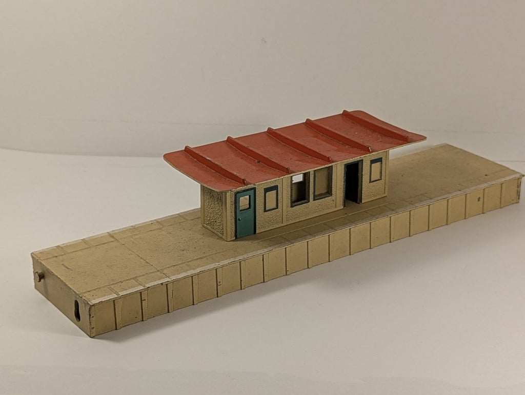 Hornby-Dublo OO Gauge D1 Island Platform Model Railway Accessory Cream & Red