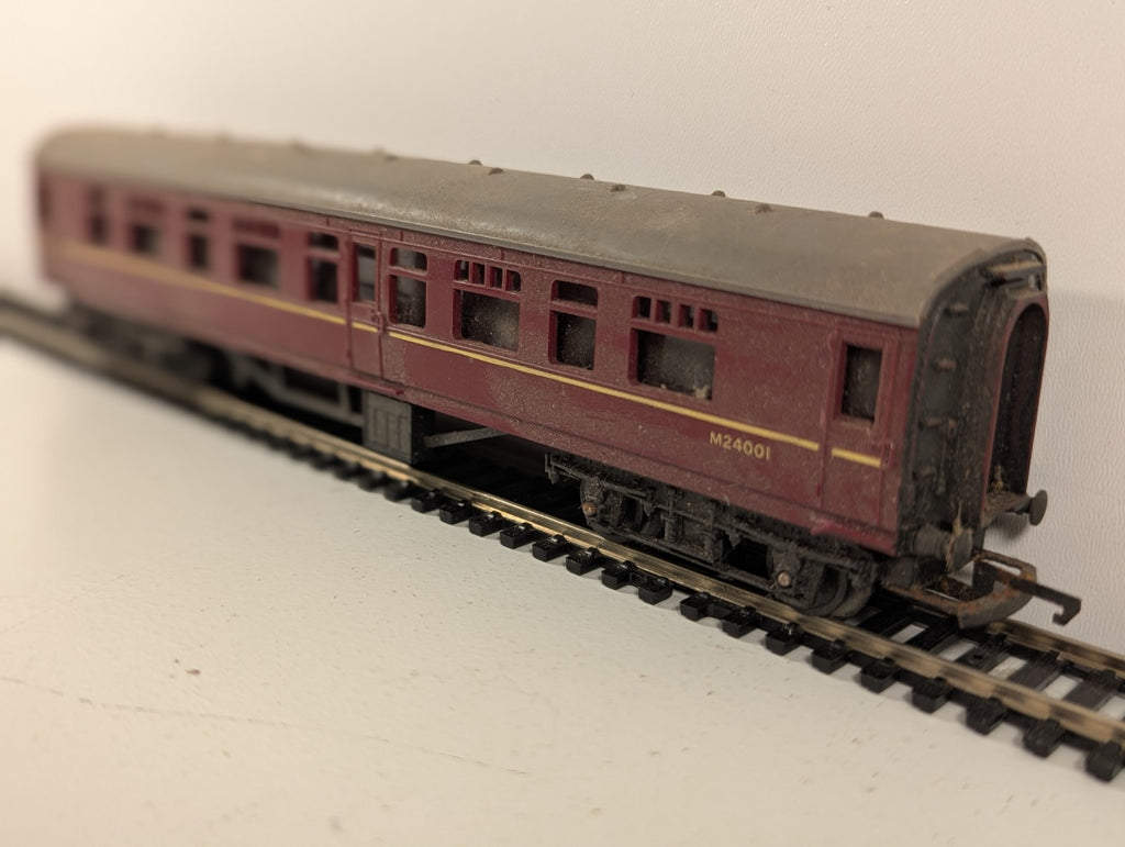 Tri-ang OO Gauge BR Mk1 1st class Corridor Composite Coach Maroon