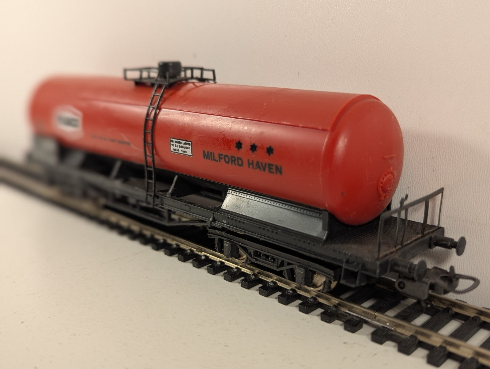 Lima OO Gauge Texaco Milford Haven Bogie Tanker Tank Wagon