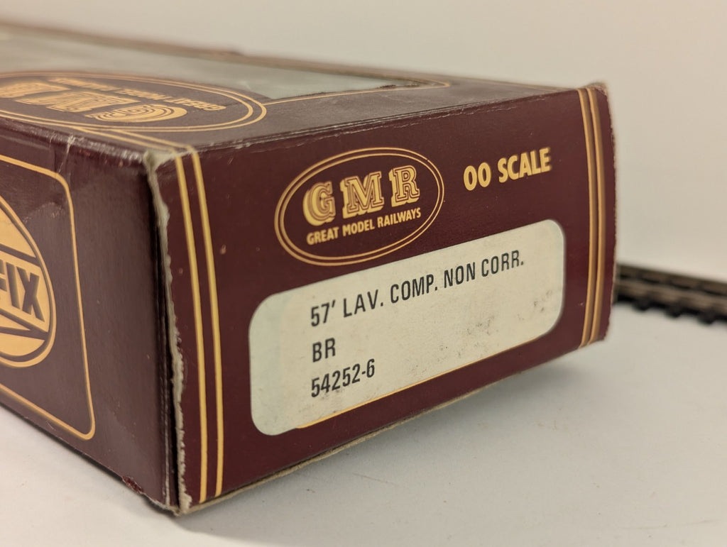 GMR Airfix OO Gauge BR 57ft 1st Class Composite Non-Corridor Boxed