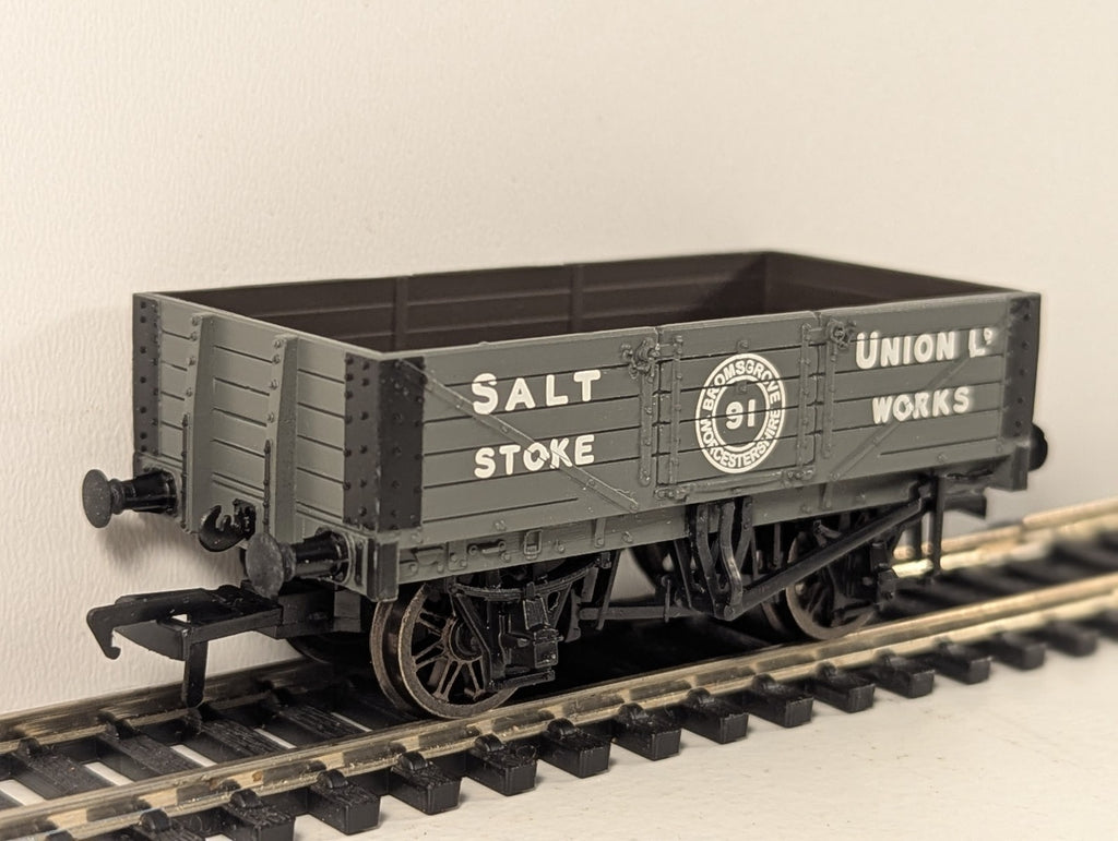 Bachmann Branchline 37-062 OO Gauge 5 Plank Wagon Salt Union Ltd