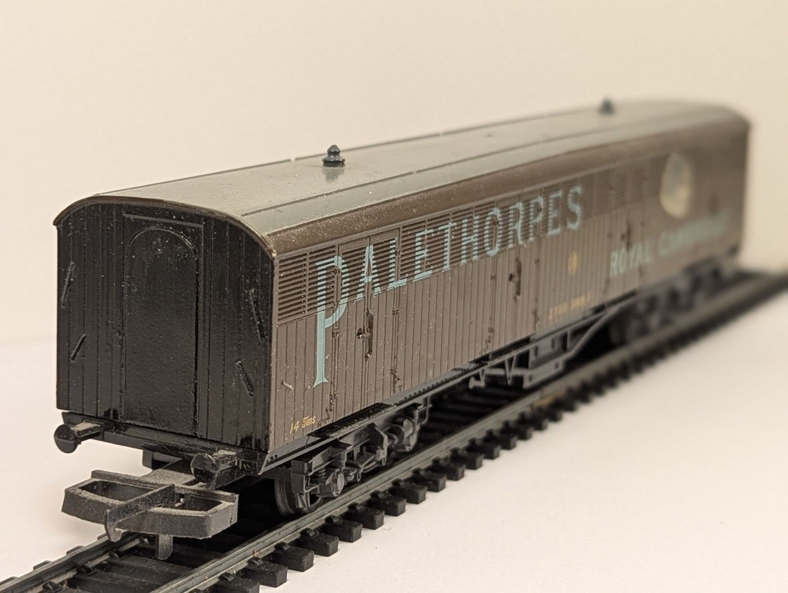 Lima OO Gauge Palethorpes Royal Cambridge Sausage Van