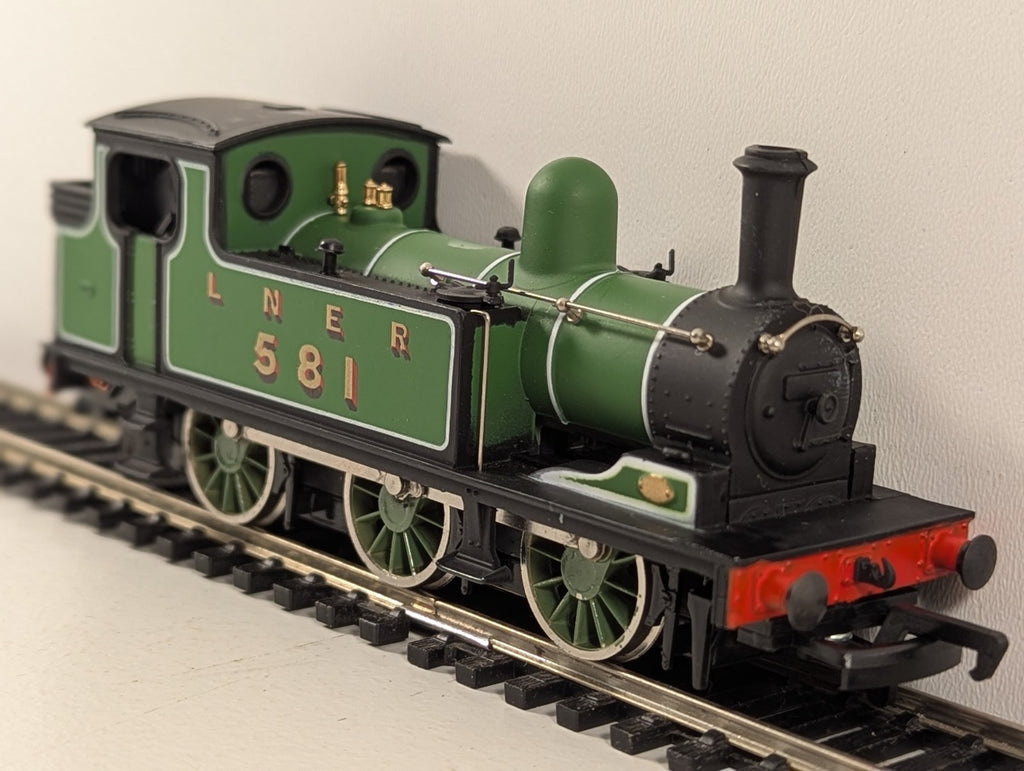 Mainline OO Gauge LNER Class J72 0-6-0T 581 Tank Locomotive