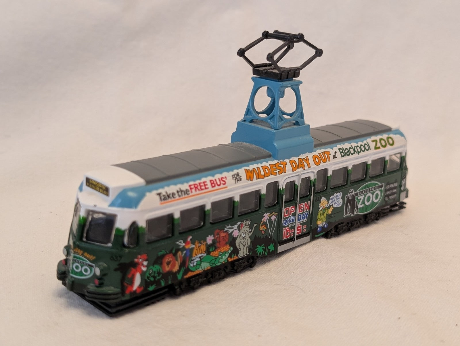 Corgi 1:76 Scale Blackpool Brush Railcoach Tram 637 Blackpool Zoo