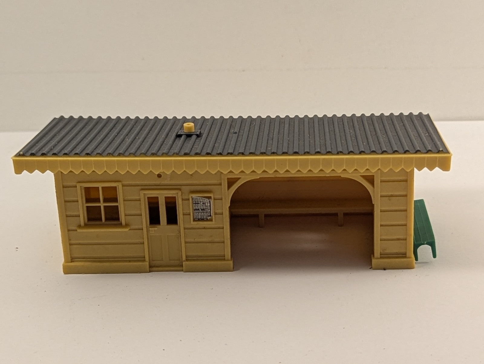 Hornby R510 OO Gauge Platform Shelter