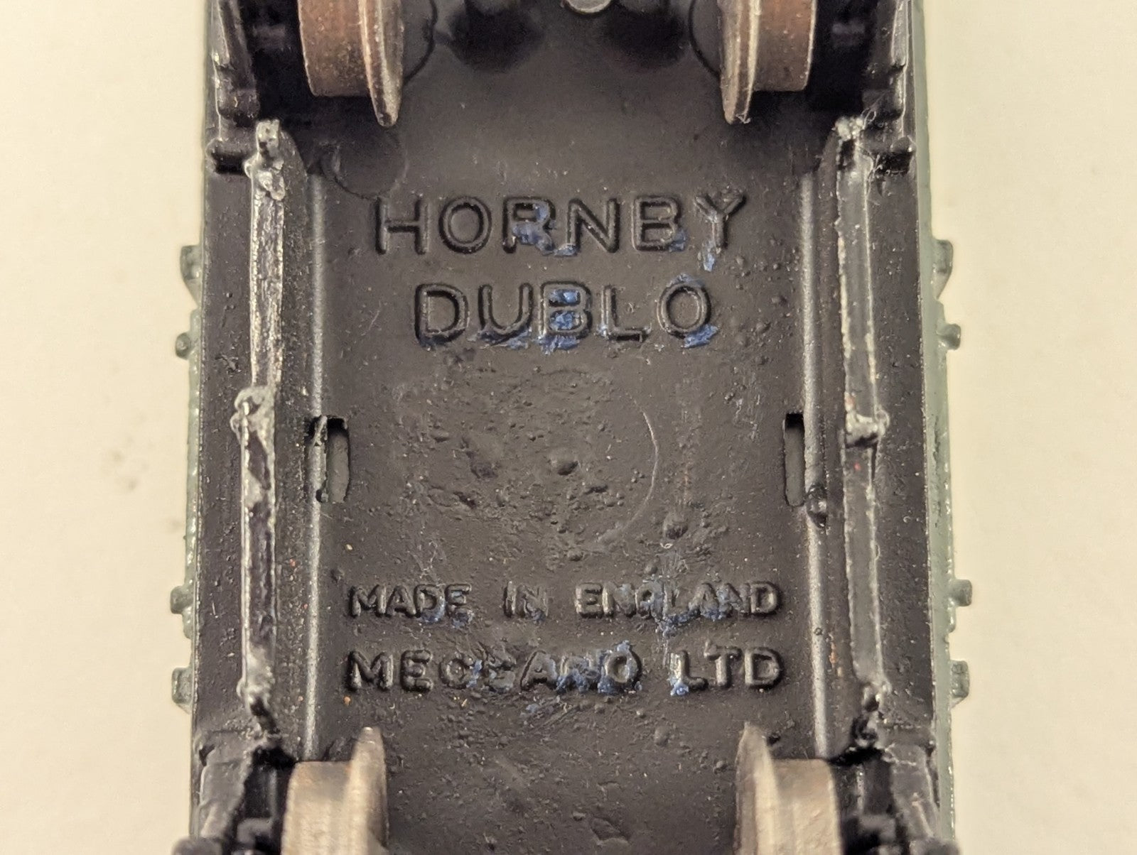 Hornby Dublo BR 16 Ton Mineral Wagon Grey OO Gauge - Chipped Paint