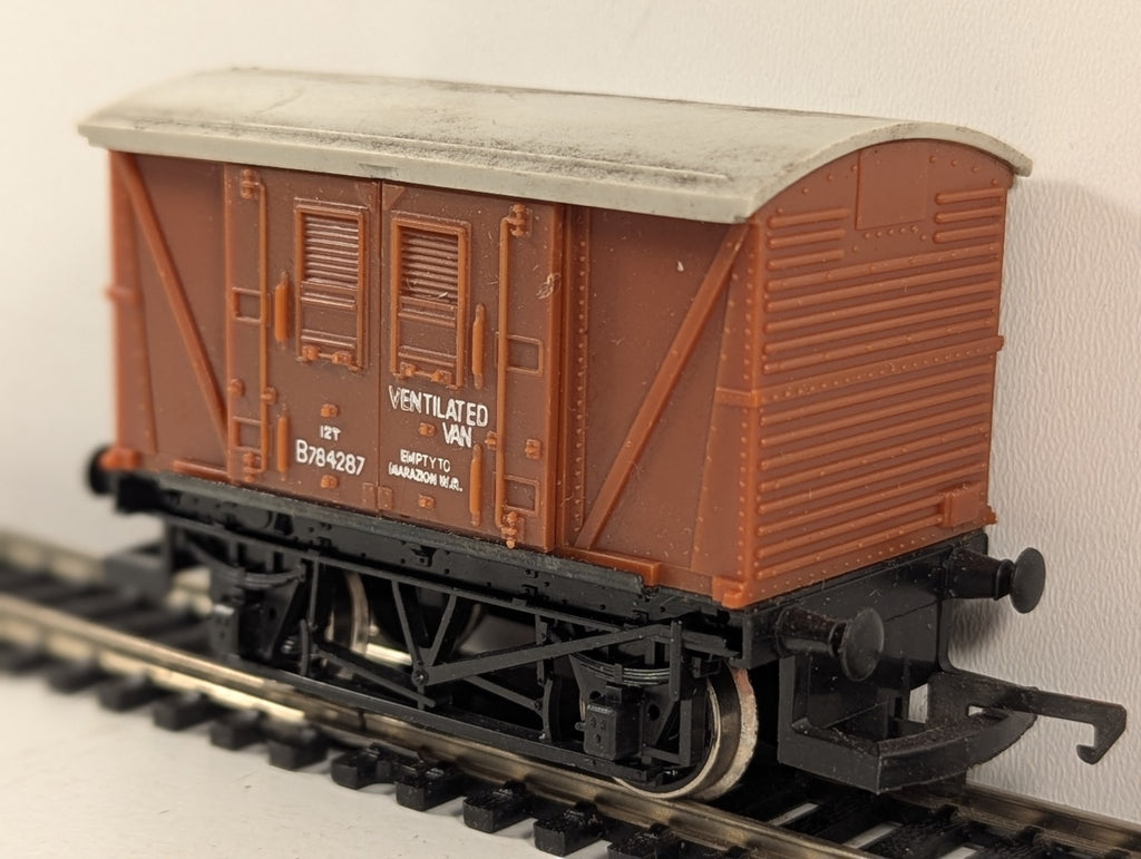 Hornby R009 British Railways Ventilated Van