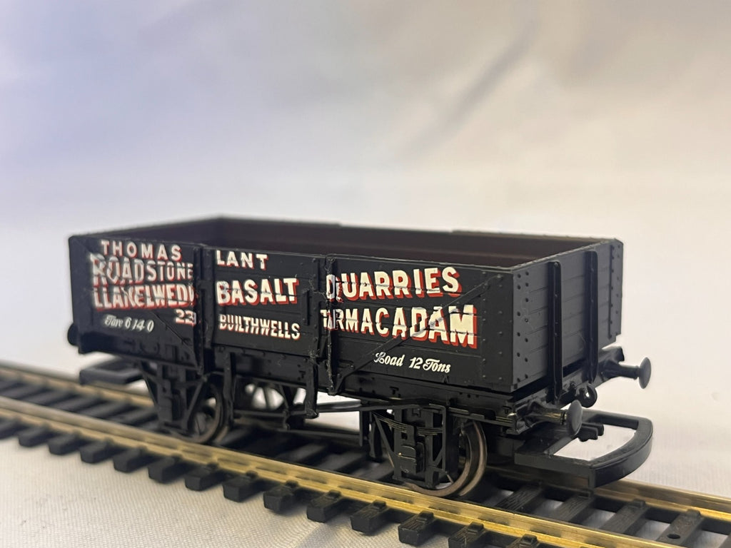 Hornby OO Gauge Thomas Lant Basalt Quarries 5 Plank Wagon