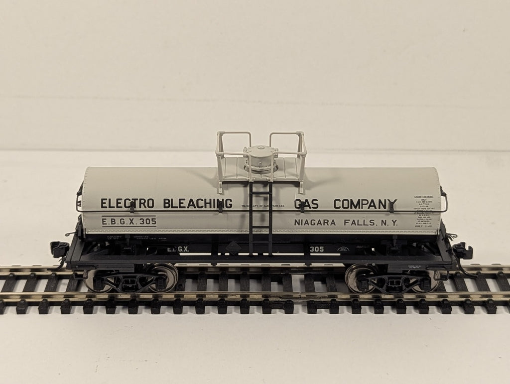 Trix HO Gauge 6000 gal Tank Car 105A Electro Bleaching E.B.G.X. 305