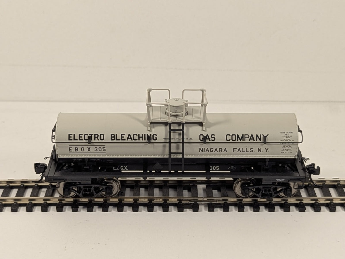 Trix HO Gauge 6000 gal Tank Car 105A Electro Bleaching E.B.G.X. 305