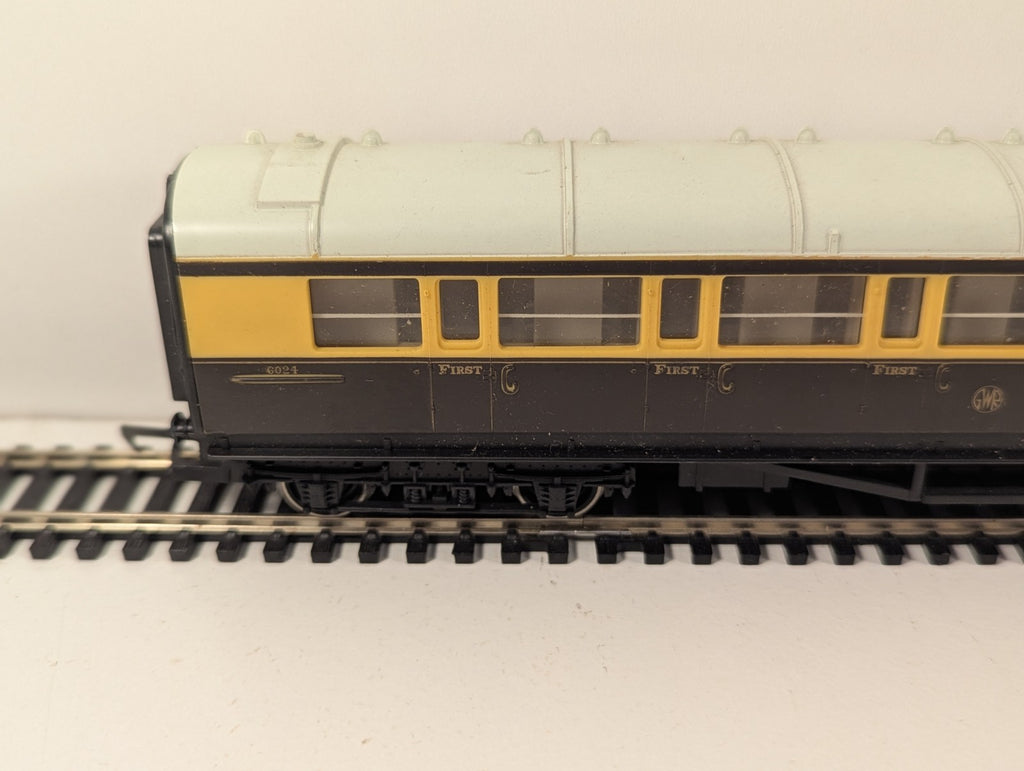 Hornby R456 OO Gauge GWR Composite Coach 6024 – Chocolate & Cream